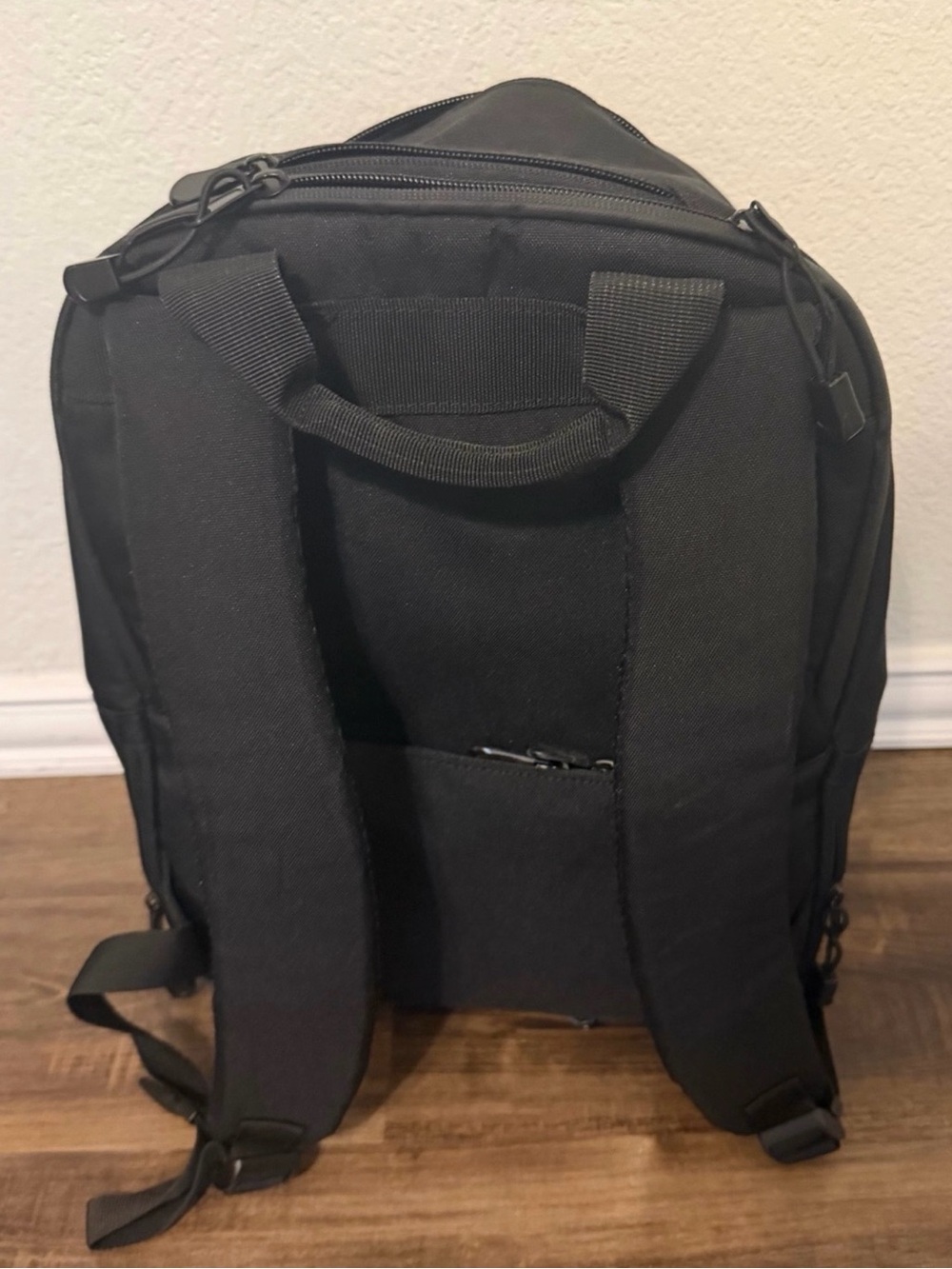 Lo & Sons Black Everyday Backpack - Streamlined Travel Pack - Picture 3 of 3